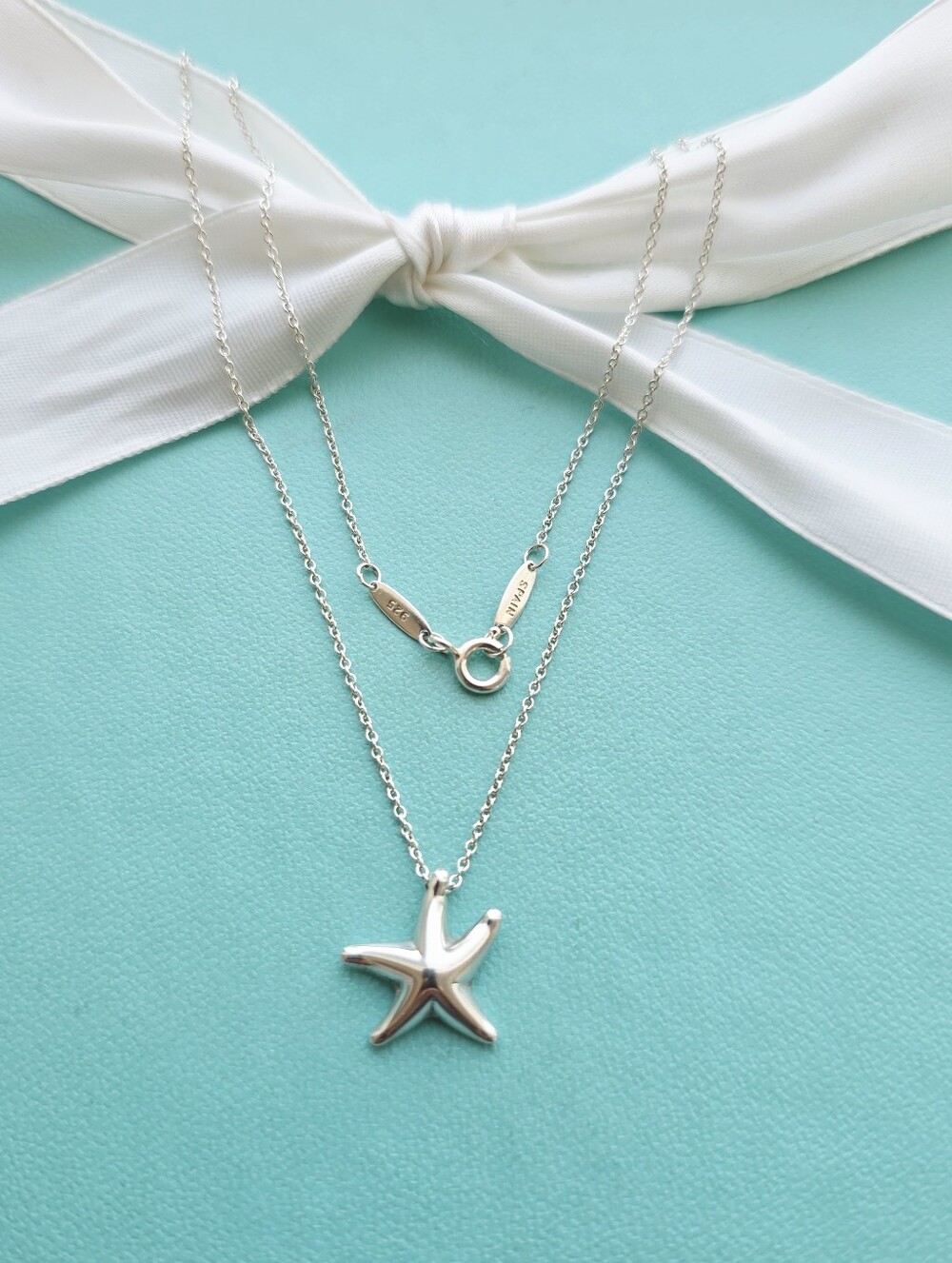 Starfish pendant necklace